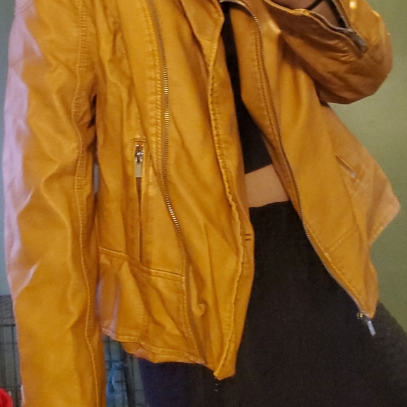 Black rivet leather jacket - Picture 5 of 7